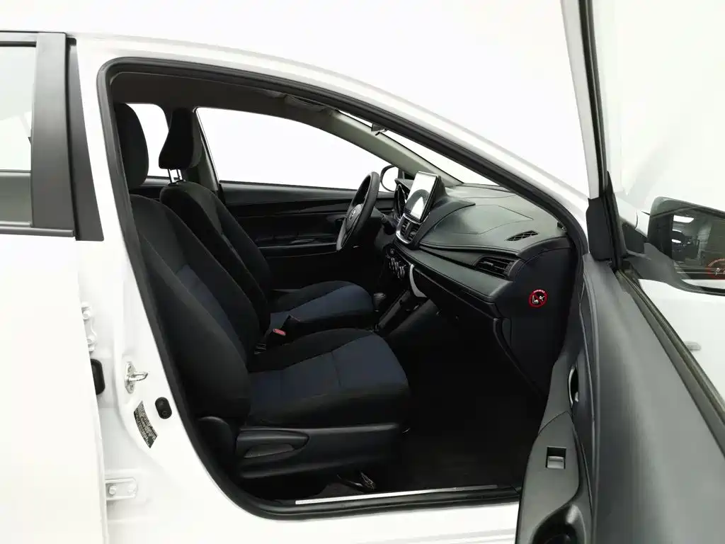 Toyota Yaris L — фото 23
