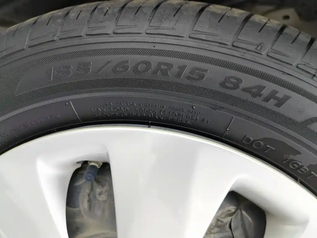 Toyota Yaris L — фото 24