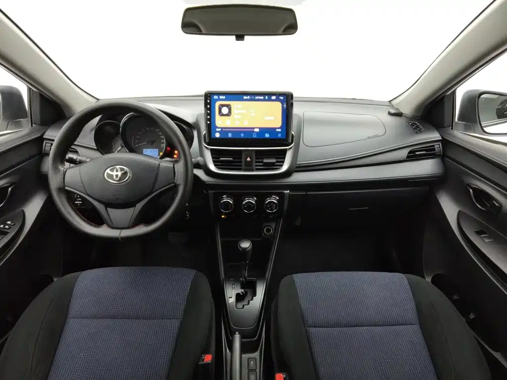 Toyota Yaris L — фото 5