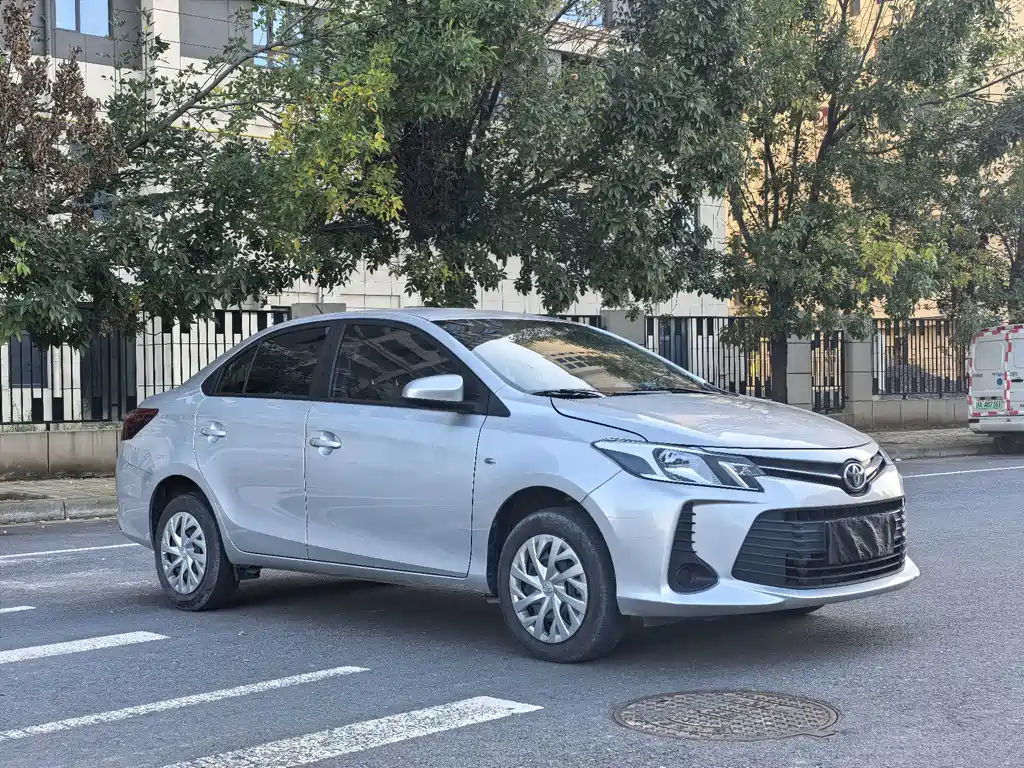 Toyota Vios — фото 3