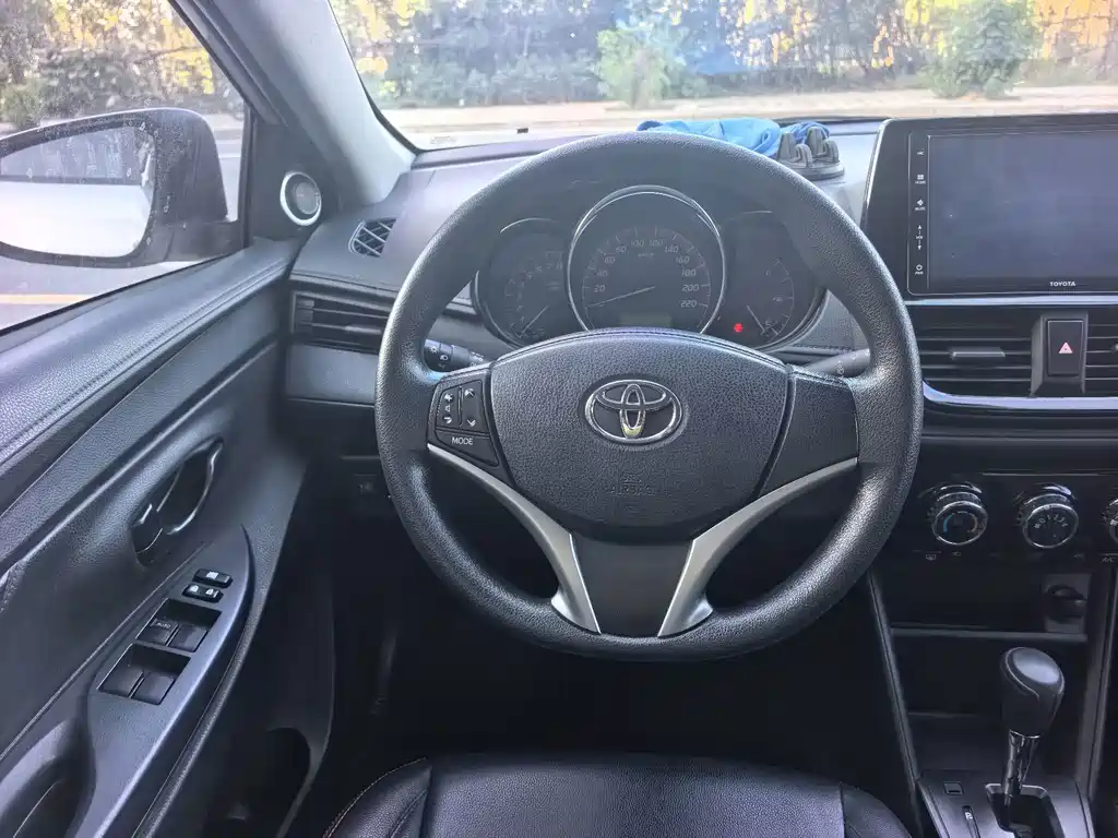 Toyota Vios — фото 10