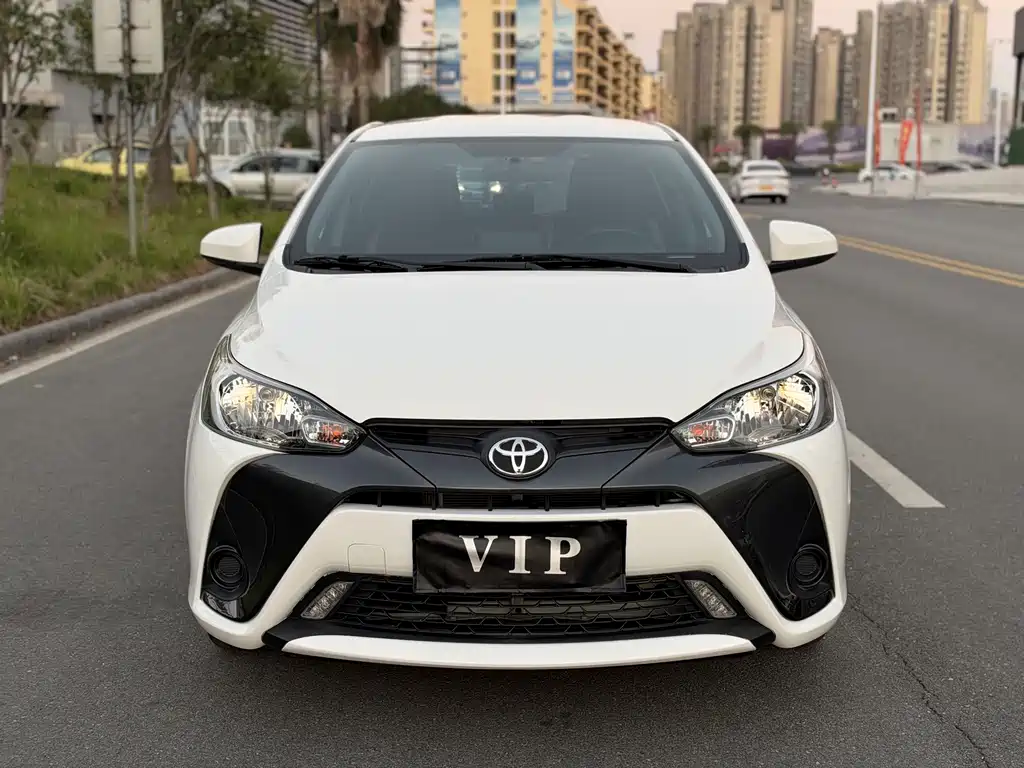 Toyota Yaris L — фото 2