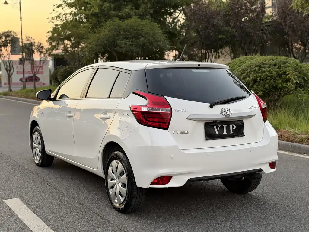 Toyota Yaris L — фото 6