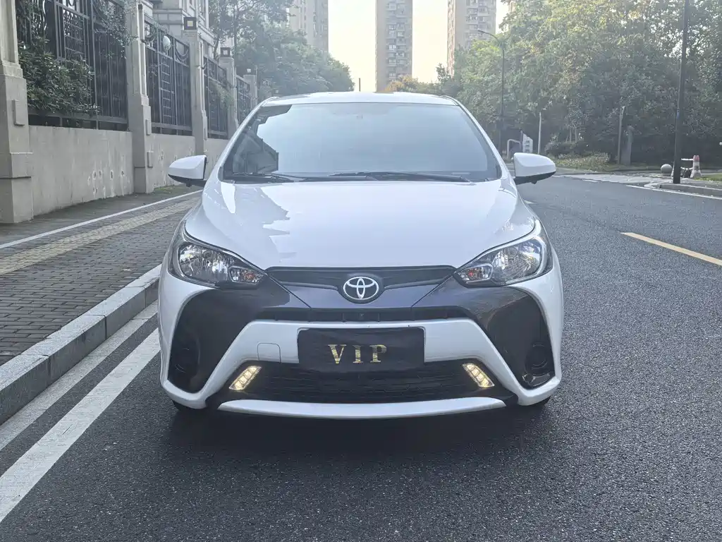 Toyota Yaris L — фото 2
