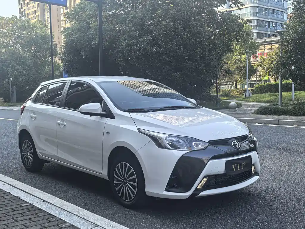 Toyota Yaris L — фото 3