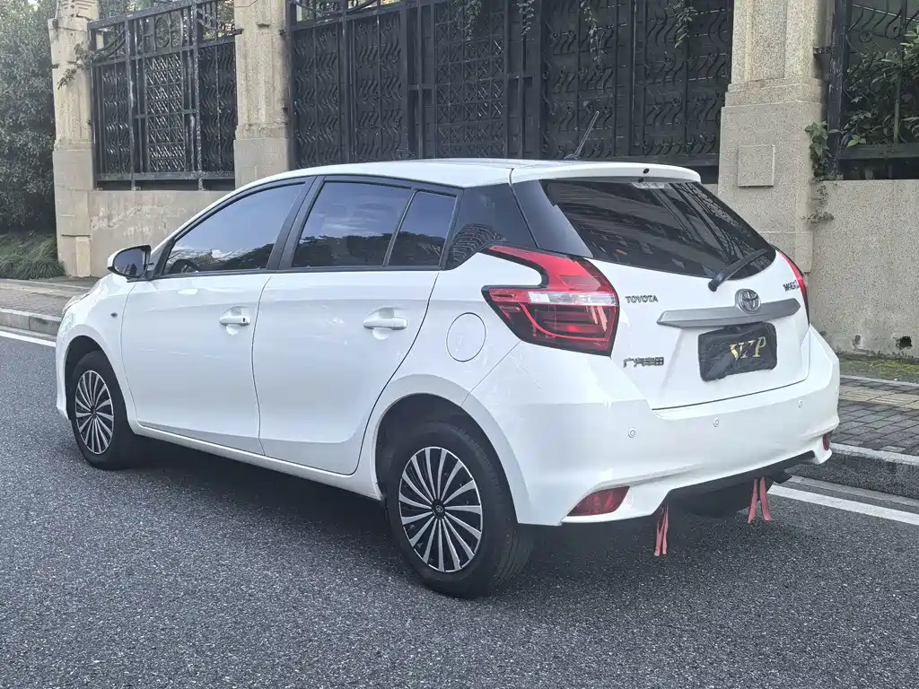 Toyota Yaris L — фото 5