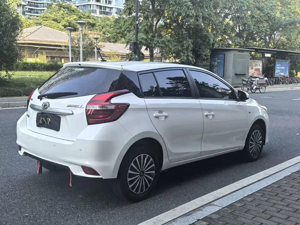 Toyota Yaris L — фото 6