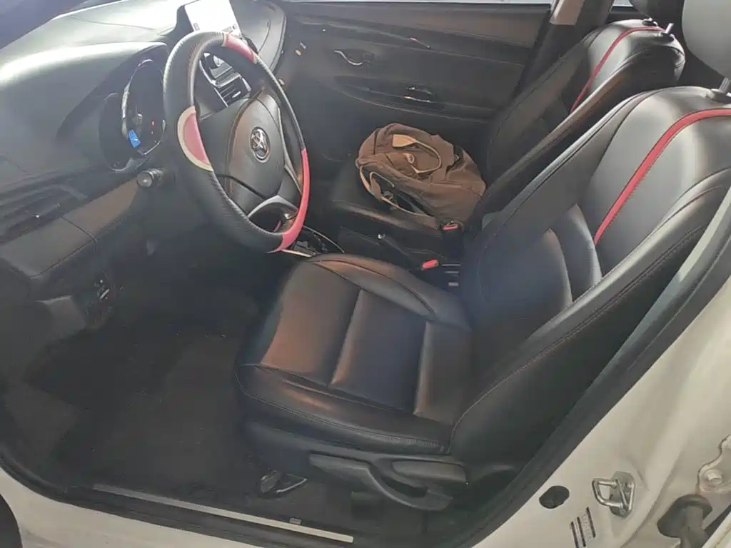 Toyota Yaris L — фото 15