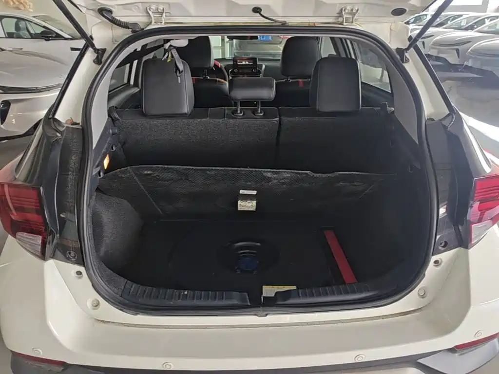 Toyota Yaris L — фото 19