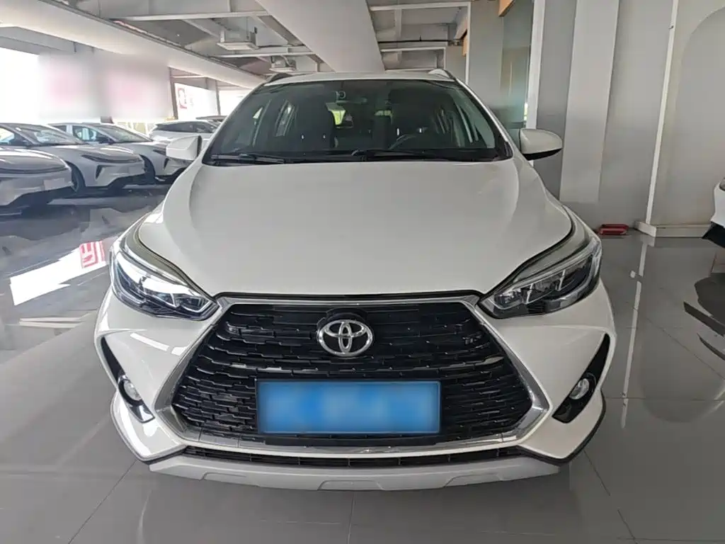 Toyota Yaris L — фото 3