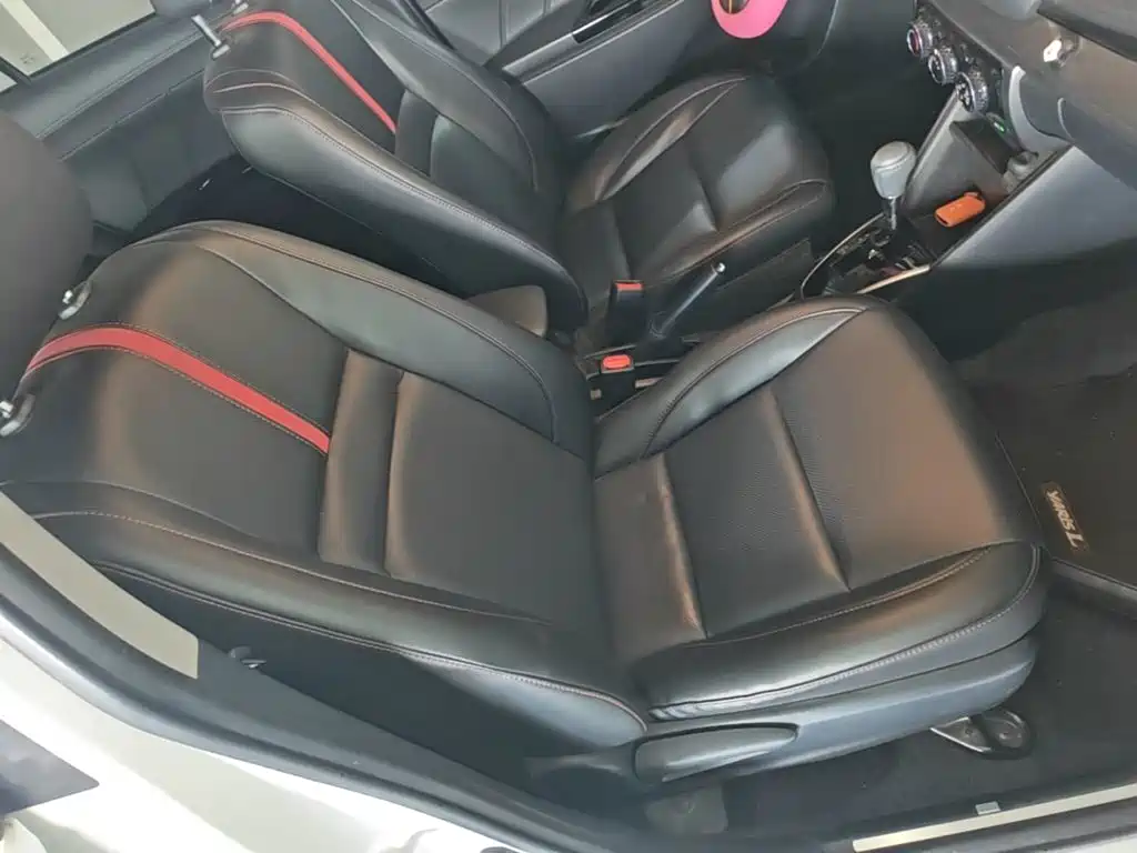 Toyota Yaris L — фото 25