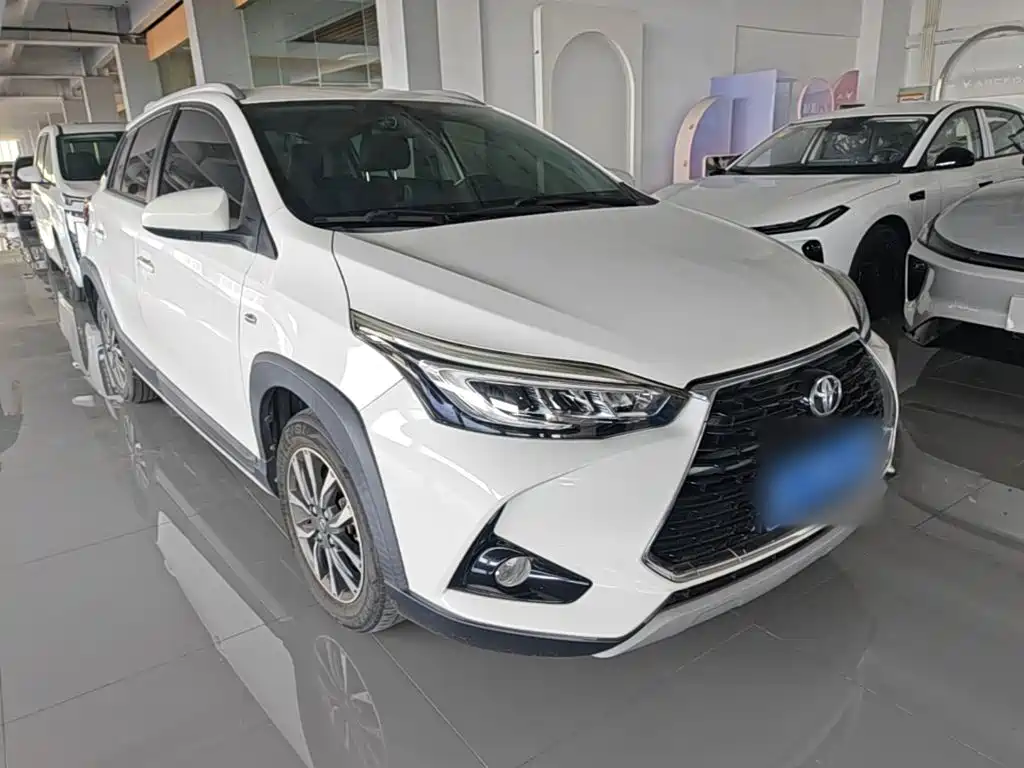 Toyota Yaris L — фото 4