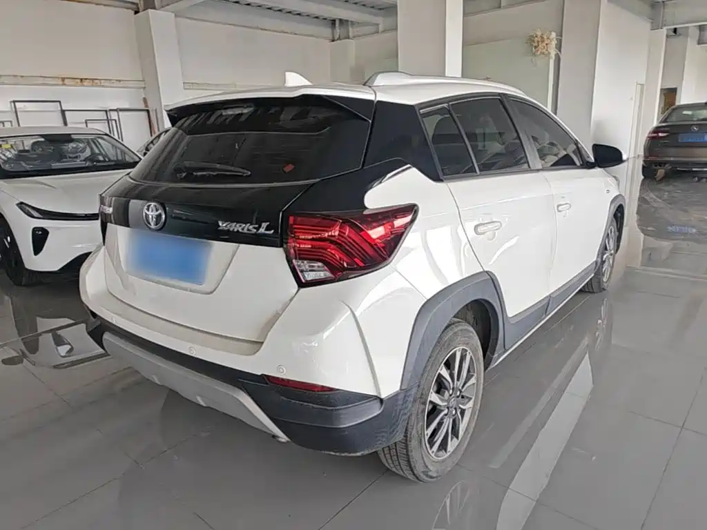 Toyota Yaris L — фото 7