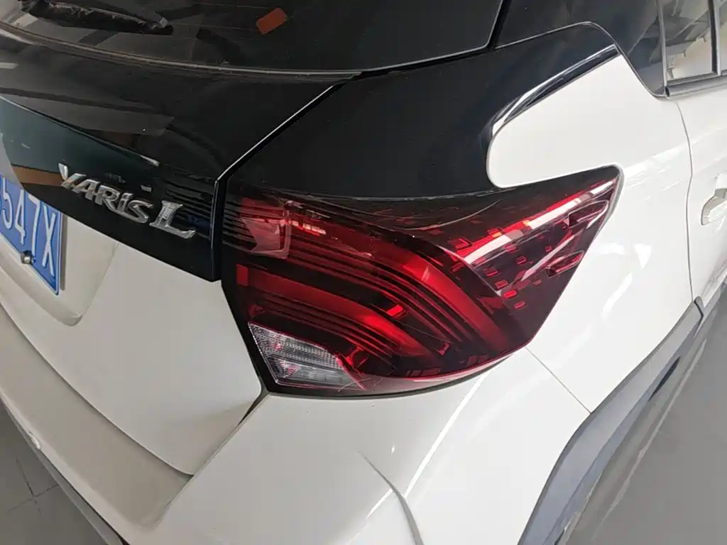 Toyota Yaris L — фото 8