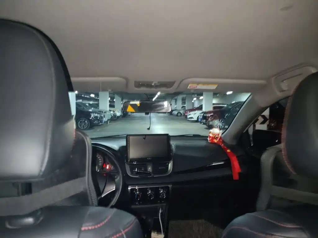 Toyota Yaris L — фото 14