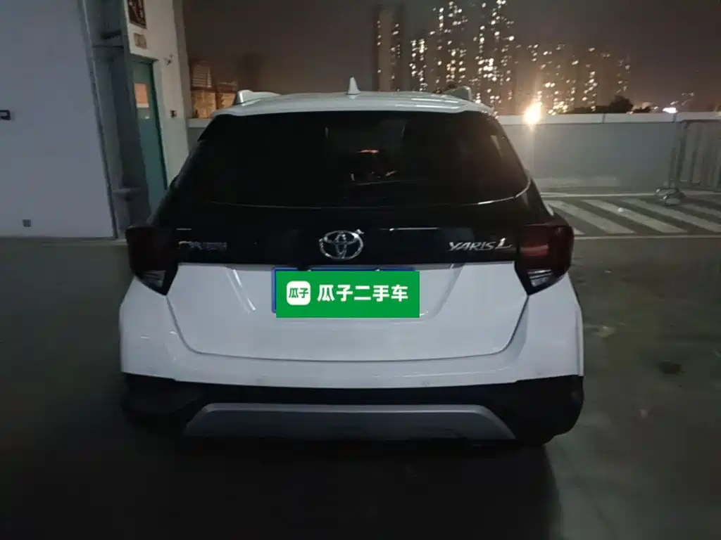 Toyota Yaris L — фото 3