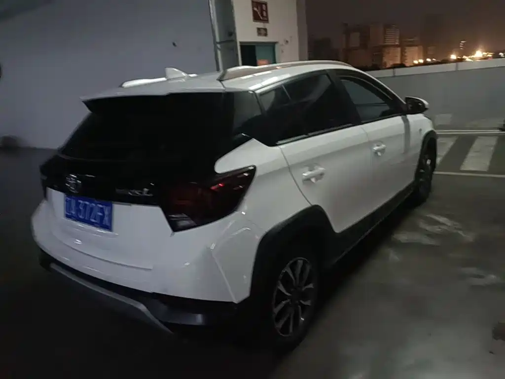Toyota Yaris L — фото 4