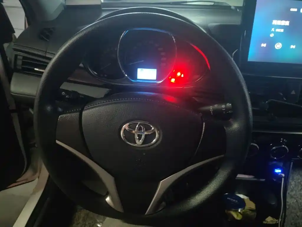 Toyota Yaris L — фото 6
