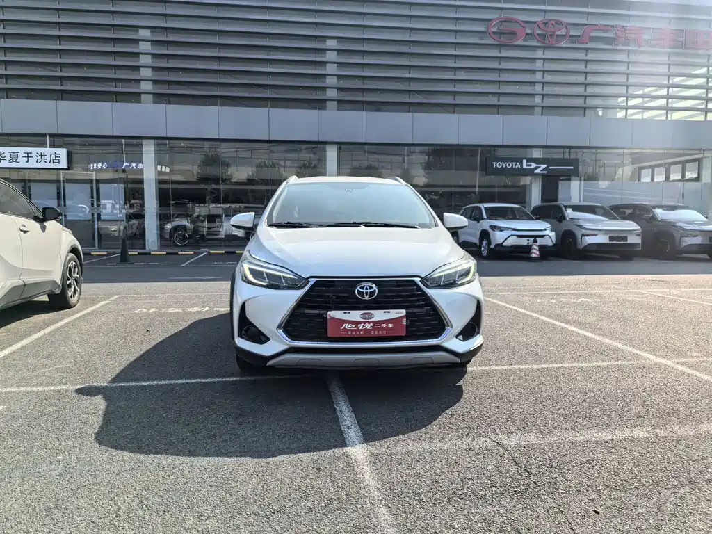 Toyota Yaris L — фото 2