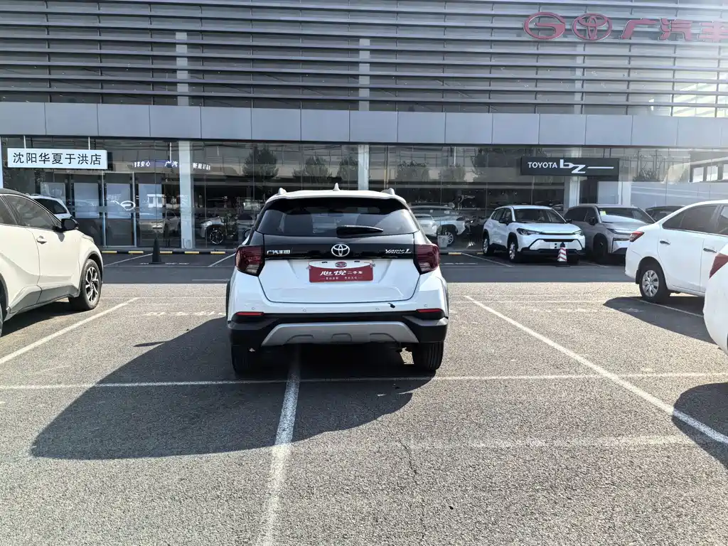 Toyota Yaris L — фото 11