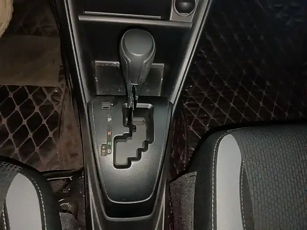 Toyota Yaris L — фото 14