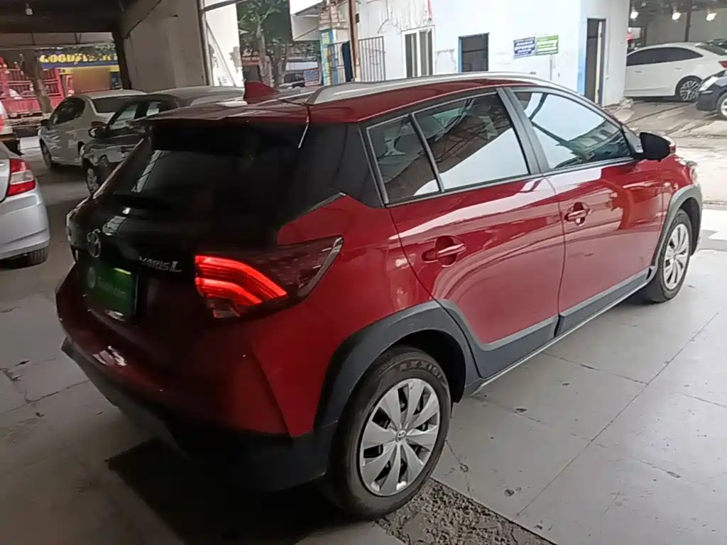 Toyota Yaris L — фото 7
