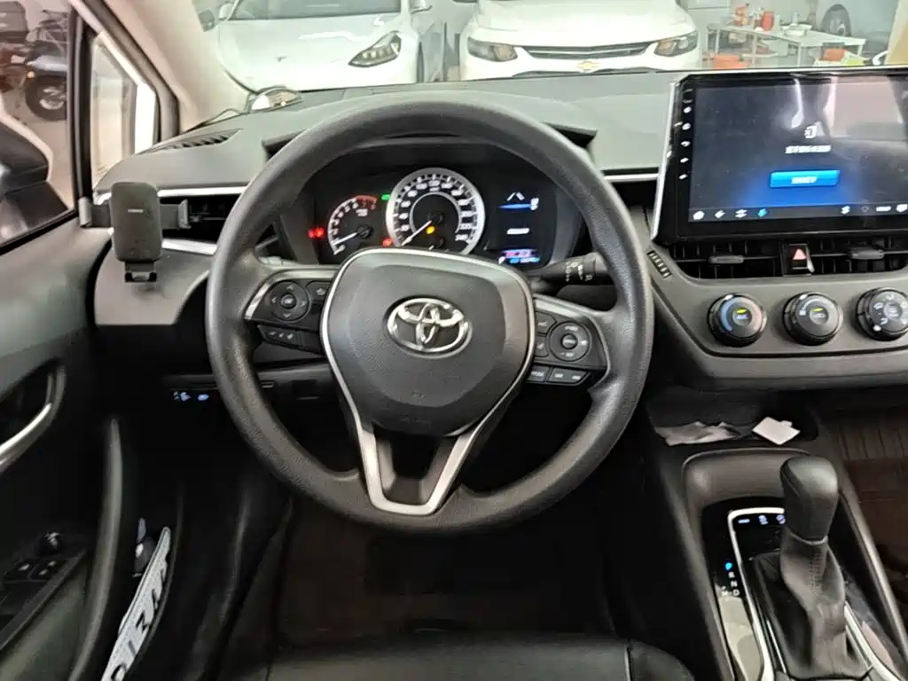Toyota Corolla — фото 3