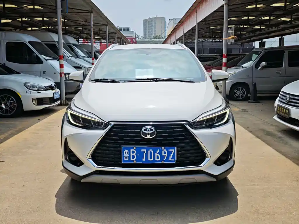 Toyota Yaris L — фото 2