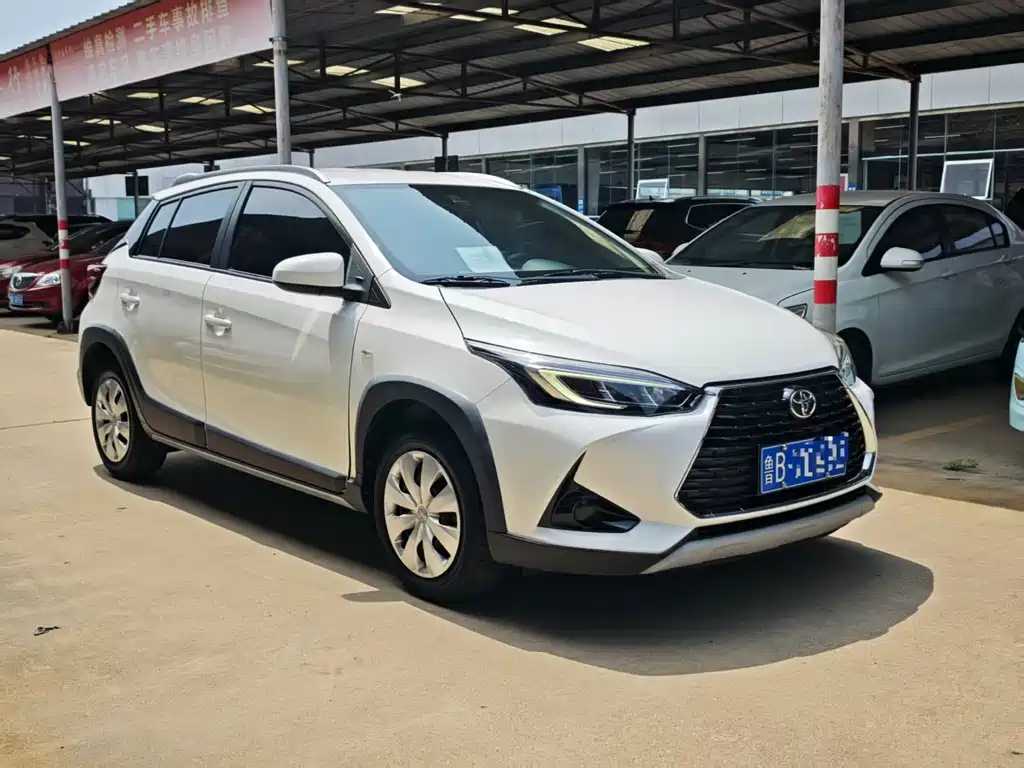 Toyota Yaris L — фото 3