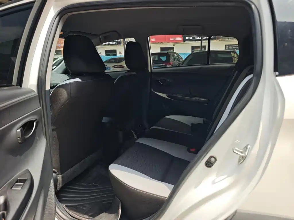Toyota Yaris L — фото 6