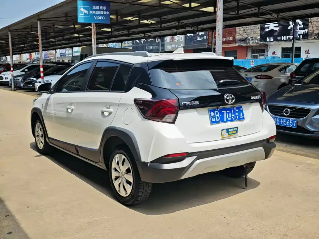 Toyota Yaris L — фото 8