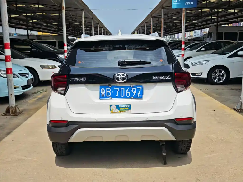Toyota Yaris L — фото 9