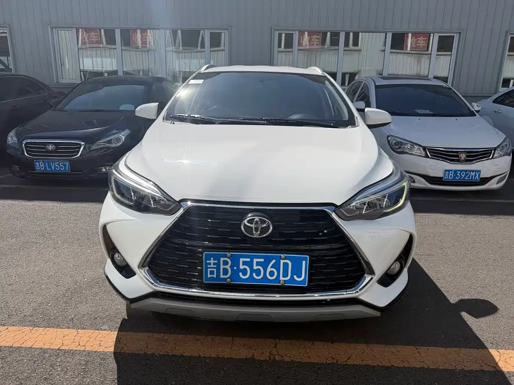 Toyota Yaris L — фото 2