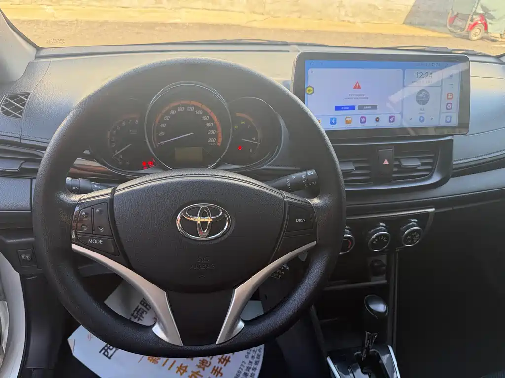 Toyota Yaris L — фото 11