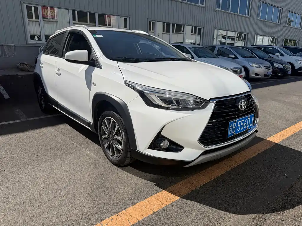 Toyota Yaris L — фото 3