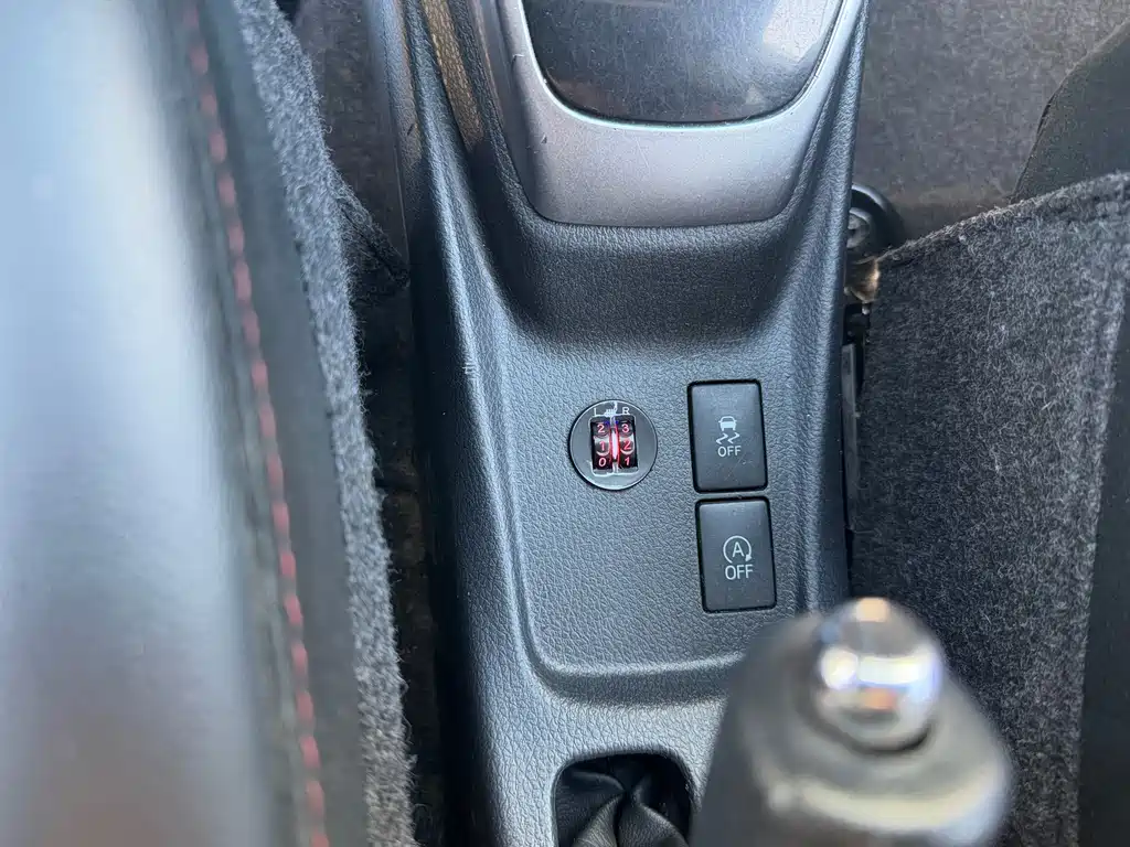 Toyota Yaris L — фото 9