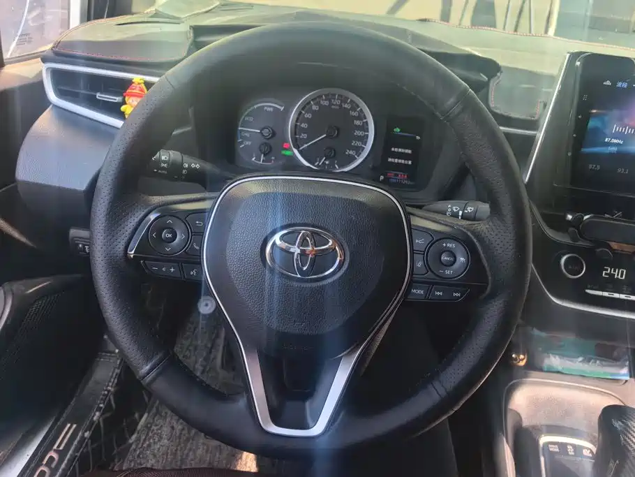Toyota Corolla — фото 15