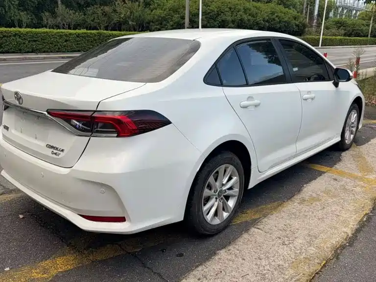 Toyota Corolla — фото 5