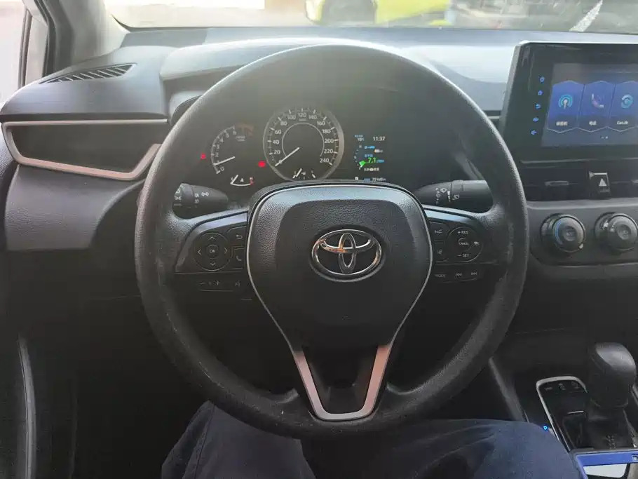 Toyota Corolla — фото 15