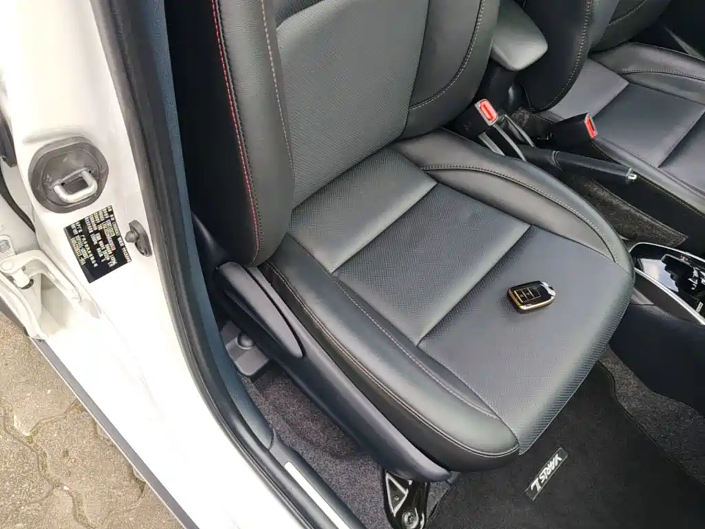 Toyota Yaris L — фото 25