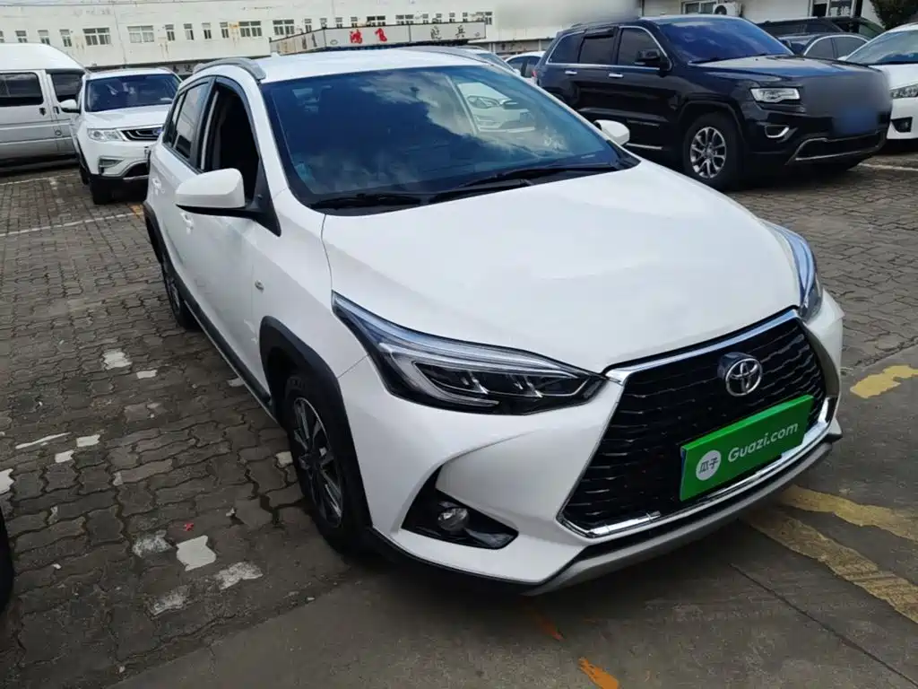 Toyota Yaris L — фото 4