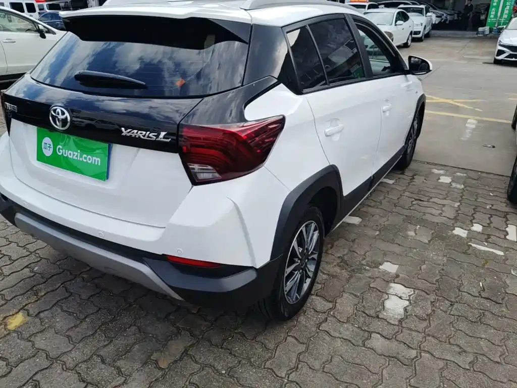 Toyota Yaris L — фото 8