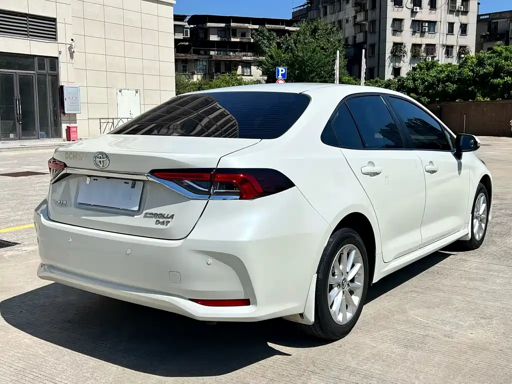 Toyota Corolla — фото 7