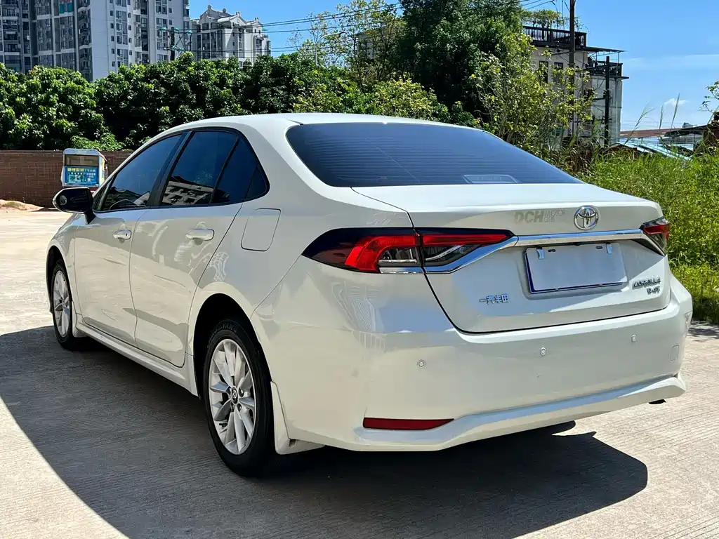 Toyota Corolla — фото 9