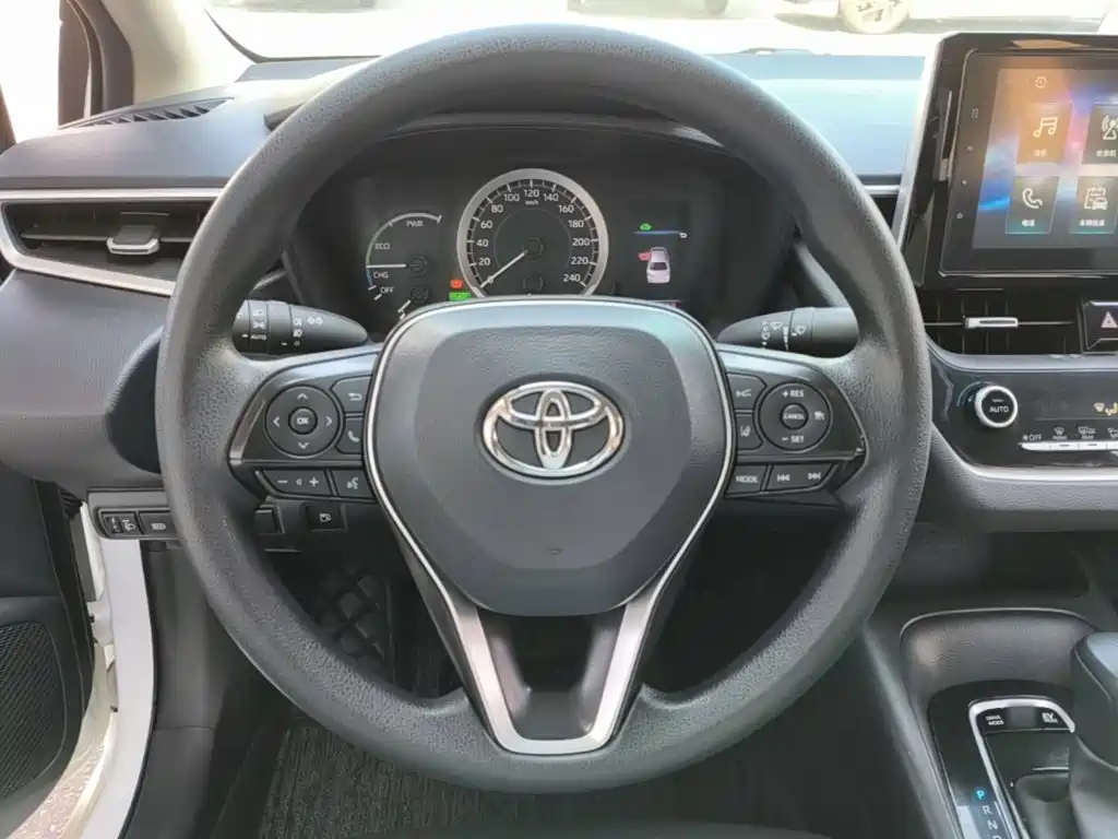 Toyota Corolla — фото 11