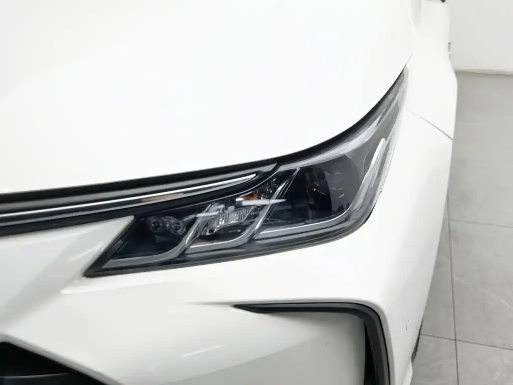 Toyota Corolla — фото 7