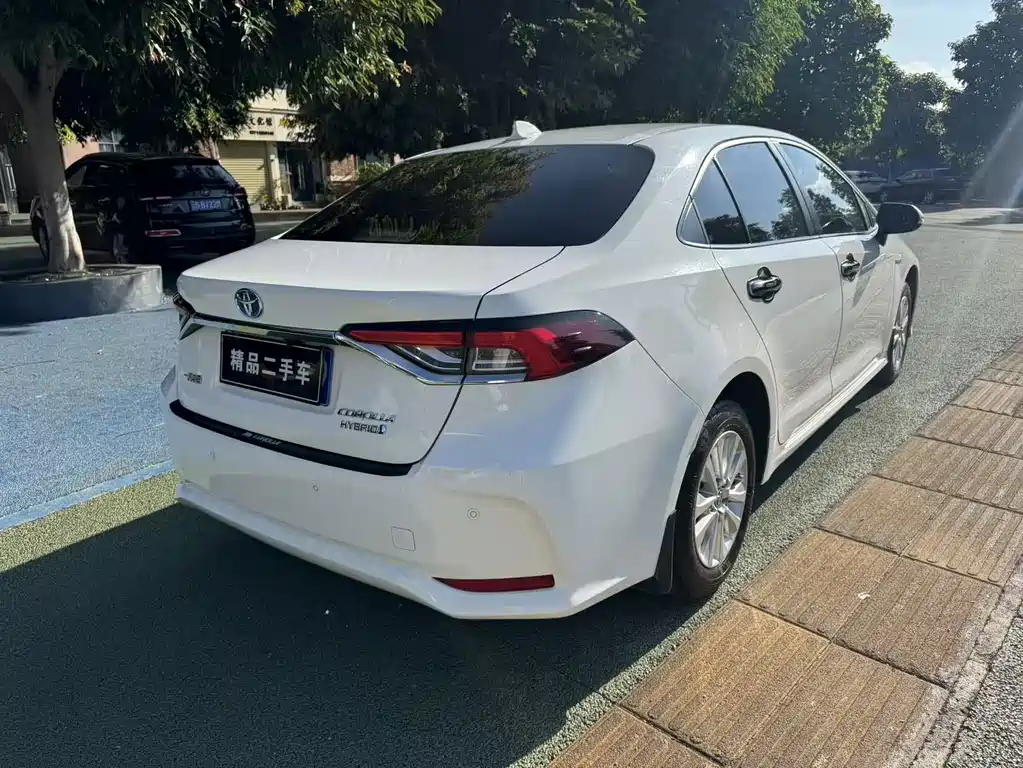 Toyota Corolla — фото 4