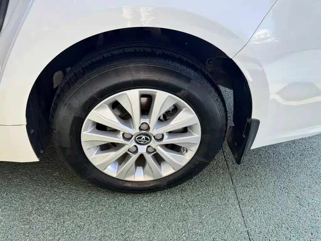 Toyota Corolla — фото 8