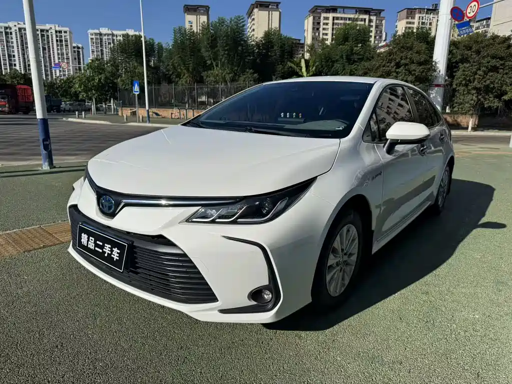 Toyota Corolla — фото 1