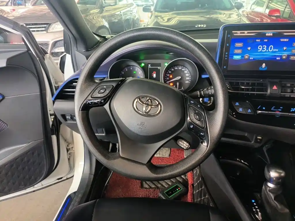 Toyota C-HR — фото 11